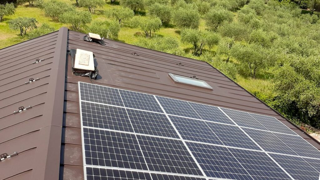 Copertura tetti con pannello solare
